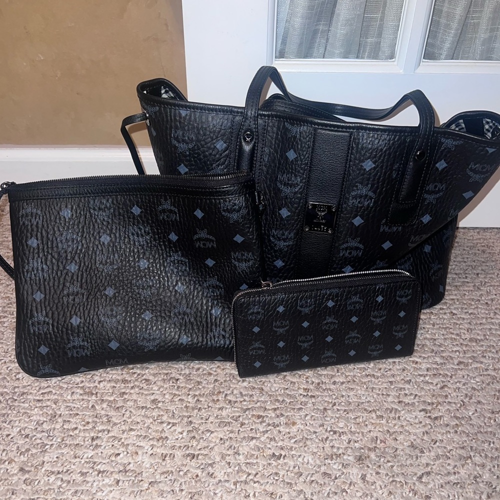 MCM Liz Reversible Medium Tote. Removable zip pouch included and wallet
